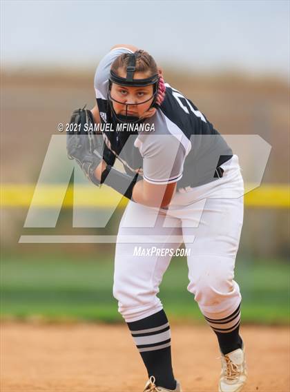 Thumbnail 2 in Lincoln Northeast vs. Columbus photogallery.