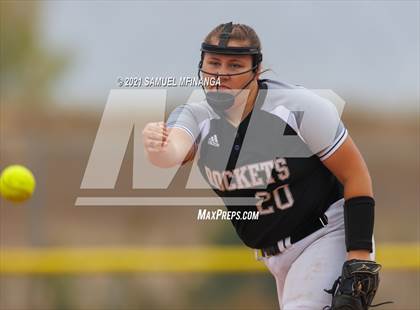Thumbnail 3 in Lincoln Northeast vs. Columbus photogallery.