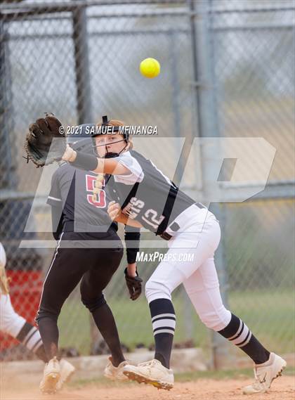 Thumbnail 2 in Lincoln Northeast vs. Columbus photogallery.