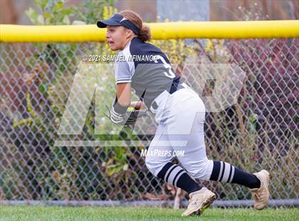Thumbnail 3 in Lincoln Northeast vs. Columbus photogallery.