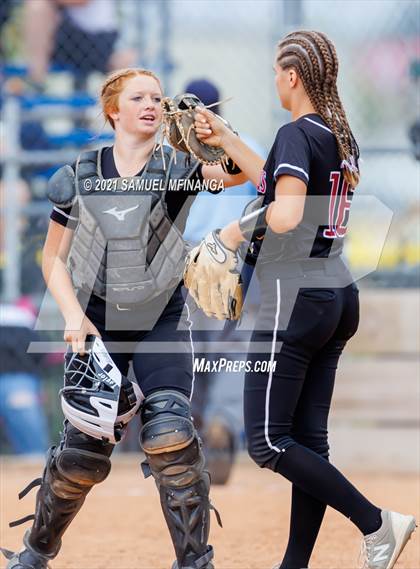 Thumbnail 3 in Lincoln Northeast vs. Columbus photogallery.