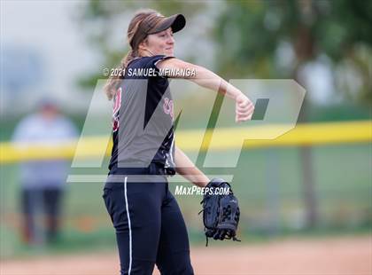 Thumbnail 2 in Lincoln Northeast vs. Columbus photogallery.