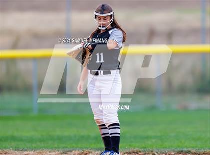 Thumbnail 1 in Lincoln Northeast vs. Columbus photogallery.