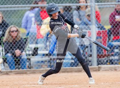 Thumbnail 2 in Lincoln Northeast vs. Columbus photogallery.