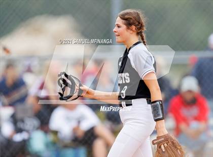 Thumbnail 2 in Lincoln Northeast vs. Columbus photogallery.