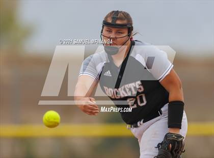 Thumbnail 2 in Lincoln Northeast vs. Columbus photogallery.