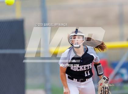 Thumbnail 2 in Lincoln Northeast vs. Columbus photogallery.