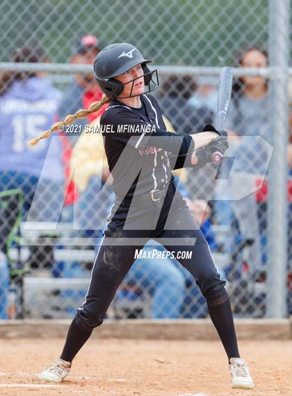 Thumbnail 2 in Lincoln Northeast vs. Columbus photogallery.