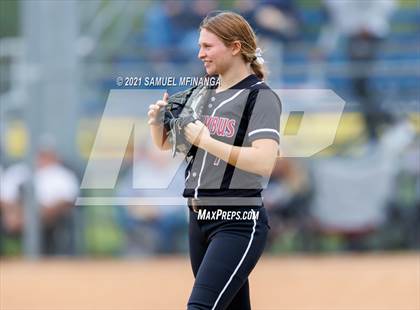 Thumbnail 2 in Lincoln Northeast vs. Columbus photogallery.