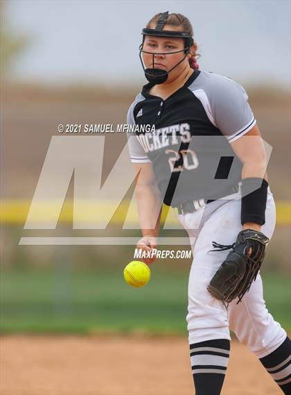 Thumbnail 2 in Lincoln Northeast vs. Columbus photogallery.