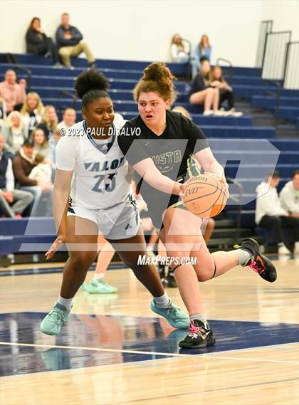 Thumbnail 3 in Valor Christian vs. Mountain Vista (CHSAA 6A First Round) photogallery.