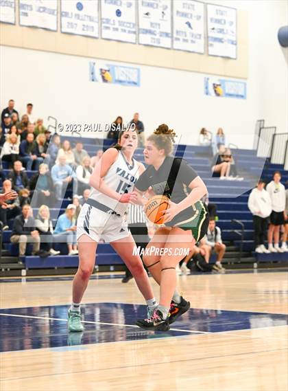 Thumbnail 2 in Valor Christian vs. Mountain Vista (CHSAA 6A First Round) photogallery.