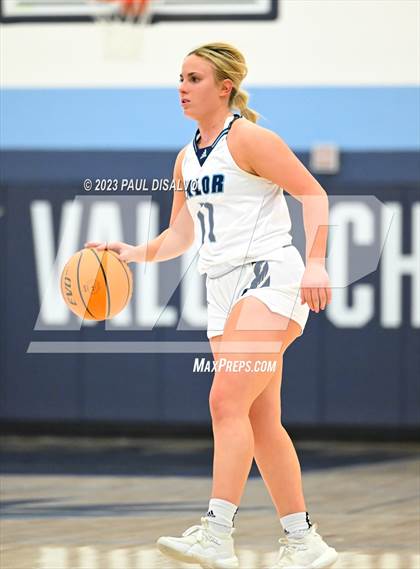 Thumbnail 3 in Valor Christian vs. Mountain Vista (CHSAA 6A First Round) photogallery.