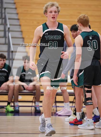Thumbnail 2 in Windsor vs. Summit photogallery.