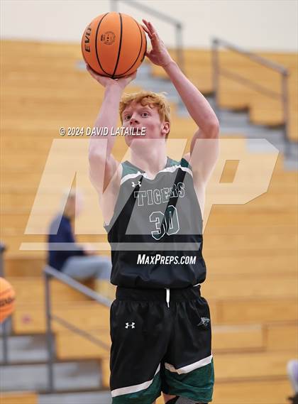 Thumbnail 1 in Windsor vs. Summit photogallery.