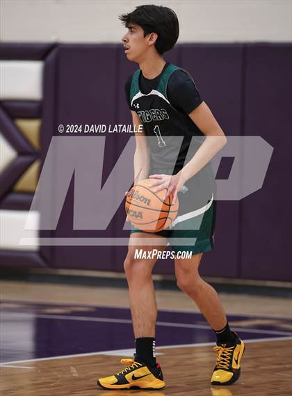 Thumbnail 3 in Windsor vs. Summit photogallery.