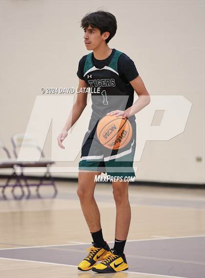 Thumbnail 3 in Windsor vs. Summit photogallery.