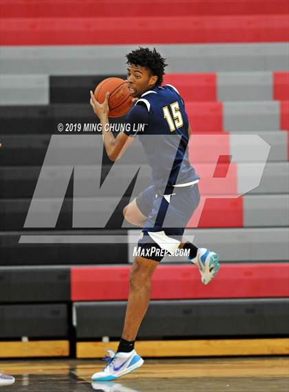Thumbnail 2 in Trabuco Hills vs. Millikan (Tustin Holiday Classic) photogallery.