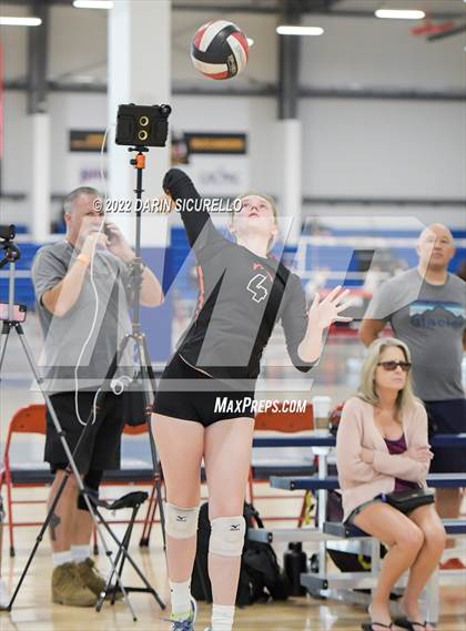 Thumbnail 1 in Village Christian vs. North Douglas (Nike TOC Southwest) photogallery.