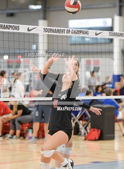 Thumbnail 1 in Village Christian vs. North Douglas (Nike TOC Southwest) photogallery.