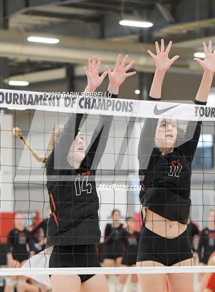 Thumbnail 3 in Village Christian vs. North Douglas (Nike TOC Southwest) photogallery.