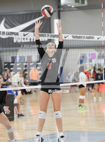 Thumbnail 3 in Village Christian vs. North Douglas (Nike TOC Southwest) photogallery.