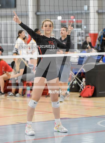 Thumbnail 2 in Village Christian vs. North Douglas (Nike TOC Southwest) photogallery.
