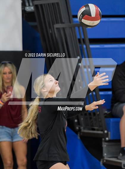 Thumbnail 1 in Village Christian vs. North Douglas (Nike TOC Southwest) photogallery.