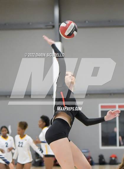 Thumbnail 3 in Village Christian vs. North Douglas (Nike TOC Southwest) photogallery.