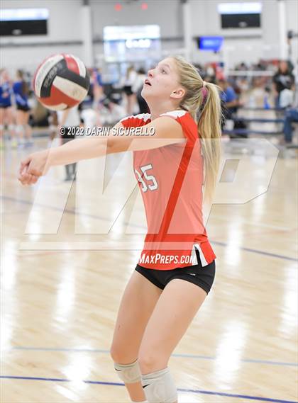 Thumbnail 2 in Village Christian vs. North Douglas (Nike TOC Southwest) photogallery.