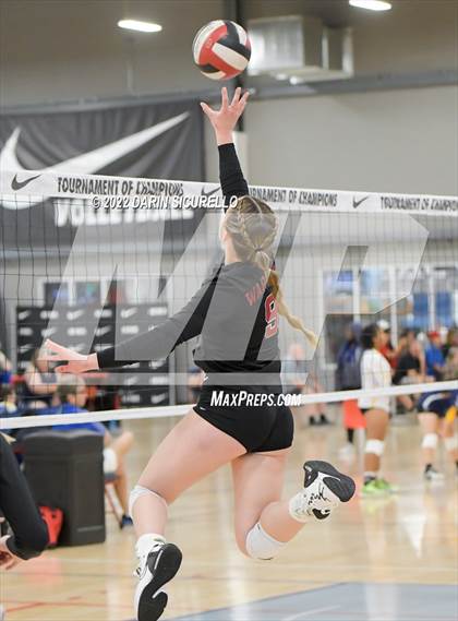 Thumbnail 3 in Village Christian vs. North Douglas (Nike TOC Southwest) photogallery.