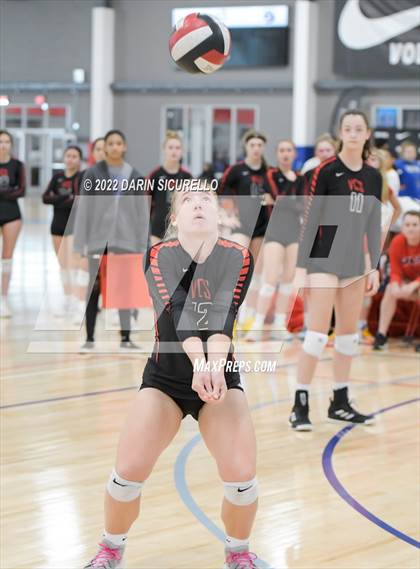 Thumbnail 2 in Village Christian vs. North Douglas (Nike TOC Southwest) photogallery.