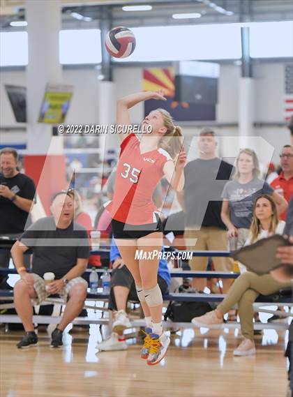 Thumbnail 3 in Village Christian vs. North Douglas (Nike TOC Southwest) photogallery.