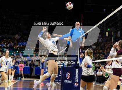 Thumbnail 3 in Alamosa vs. The Village (CHSAA 3A Third Round) photogallery.