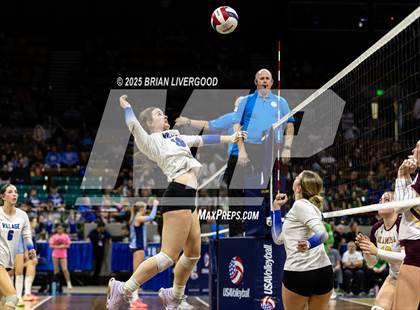 Thumbnail 1 in Alamosa vs. The Village (CHSAA 3A Third Round) photogallery.