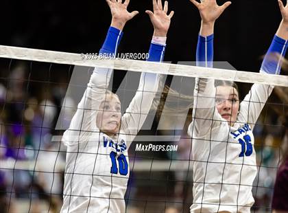 Thumbnail 1 in Alamosa vs. The Village (CHSAA 3A Third Round) photogallery.