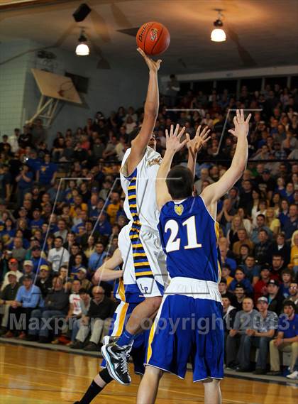 Thumbnail 2 in Johnsonburg vs. Lincoln Park Performing Arts (PIAA Class A Western Final) photogallery.