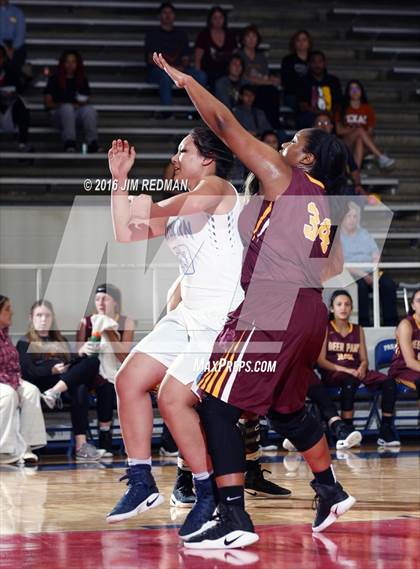 Thumbnail 2 in Sam Rayburn vs. Deer Park (McDonld's Texas Invitational) photogallery.