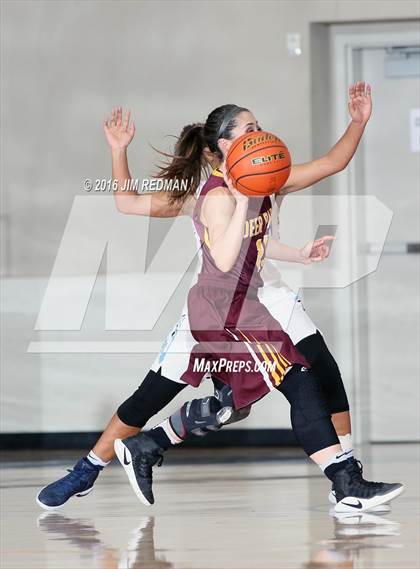 Thumbnail 1 in Sam Rayburn vs. Deer Park (McDonld's Texas Invitational) photogallery.