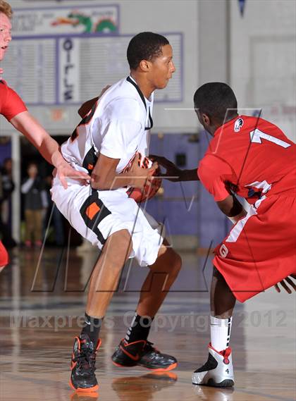 Thumbnail 2 in Pleasant Grove vs. Foothill (St. Hope Elite Hoops Classic) photogallery.
