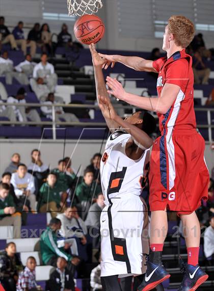Thumbnail 2 in Pleasant Grove vs. Foothill (St. Hope Elite Hoops Classic) photogallery.