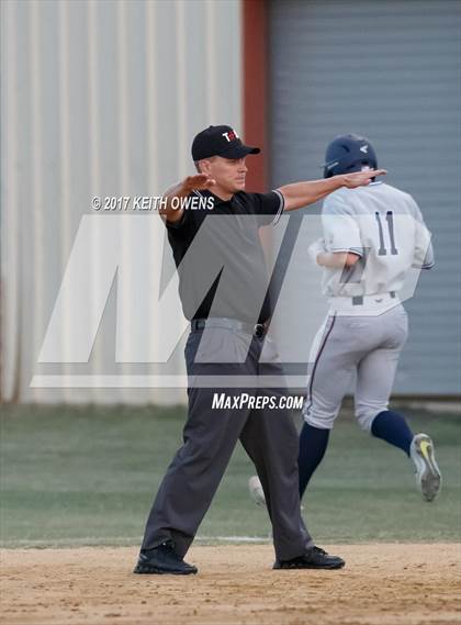 Thumbnail 2 in Aubrey vs. Sanger (UIL 4A Region 2 Area Playoff) photogallery.