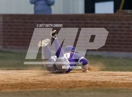 Thumbnail 2 in Aubrey vs. Sanger (UIL 4A Region 2 Area Playoff) photogallery.