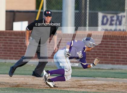 Thumbnail 3 in Aubrey vs. Sanger (UIL 4A Region 2 Area Playoff) photogallery.