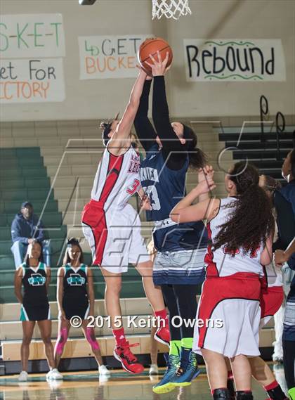 Thumbnail 3 in Ranchview vs. Gainesville (UIL 4A Bi District Playoff) photogallery.