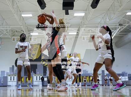 Thumbnail 2 in Red Oak vs. Lovejoy (UIL 5A Bi-District Playoff) photogallery.