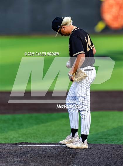Thumbnail 3 in Lehi vs. Davis (UHSAA 6A Bracket Play) photogallery.