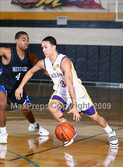 Thumbnail 3 in McAllen vs. Westside (McDonalds Texas Invitational) photogallery.