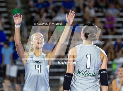 Thumbnail 2 in Millard North vs Millard West (Battle at Buell) photogallery.