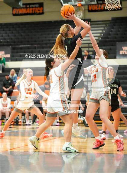 Thumbnail 1 in Summit @ Lakewood photogallery.